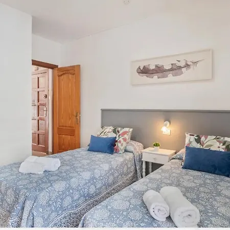 Apartment Infinity Pool Views